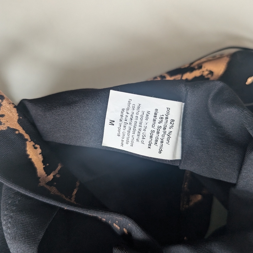 Beyond Yoga Lost Your Marbles Asymmetrical Cropped Workout Top M Rose Gold Black - Picture 9 of 9